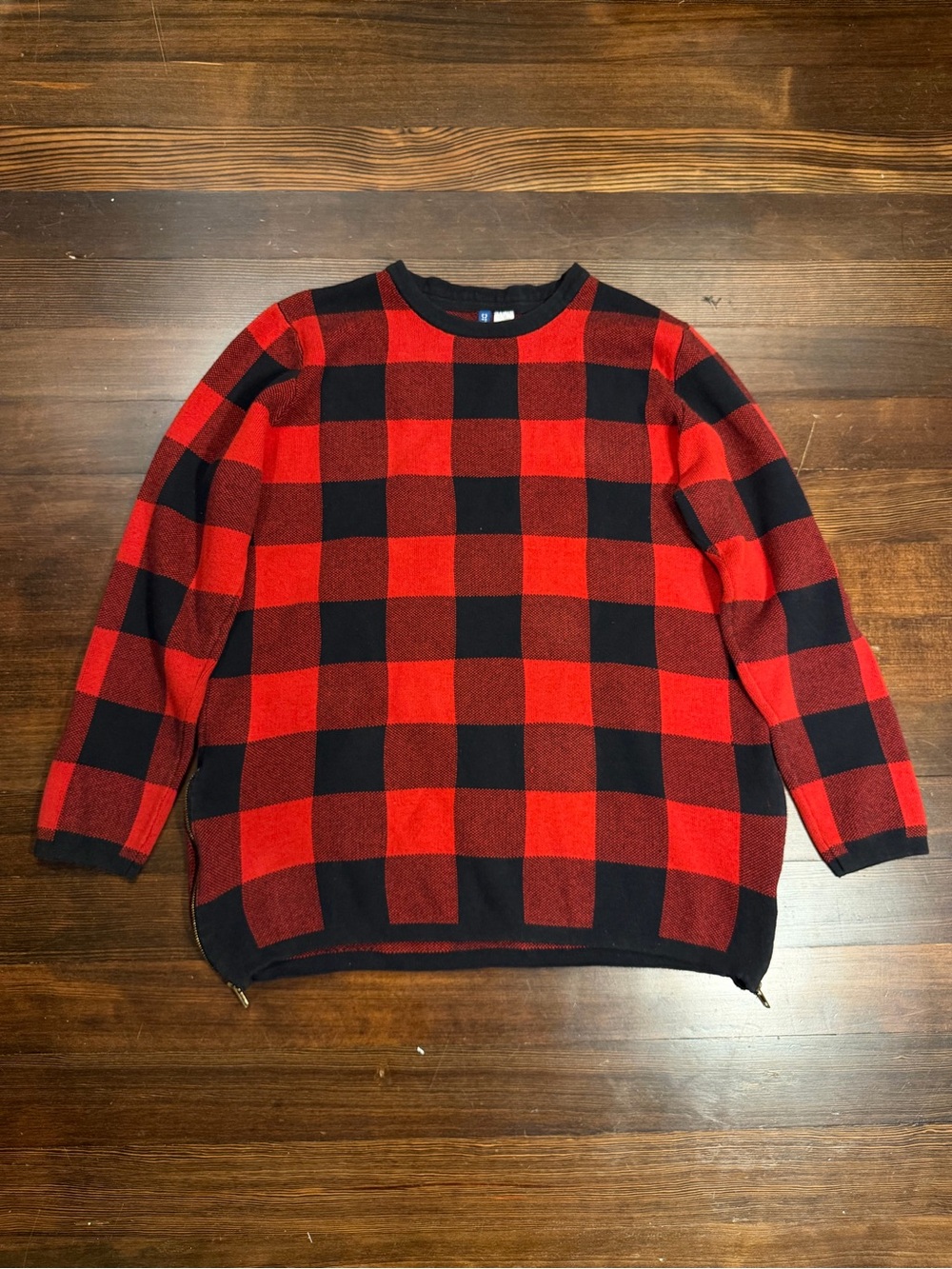H&M Red and Black Buffalo Plaid Crewneck Sweater 100% cotton